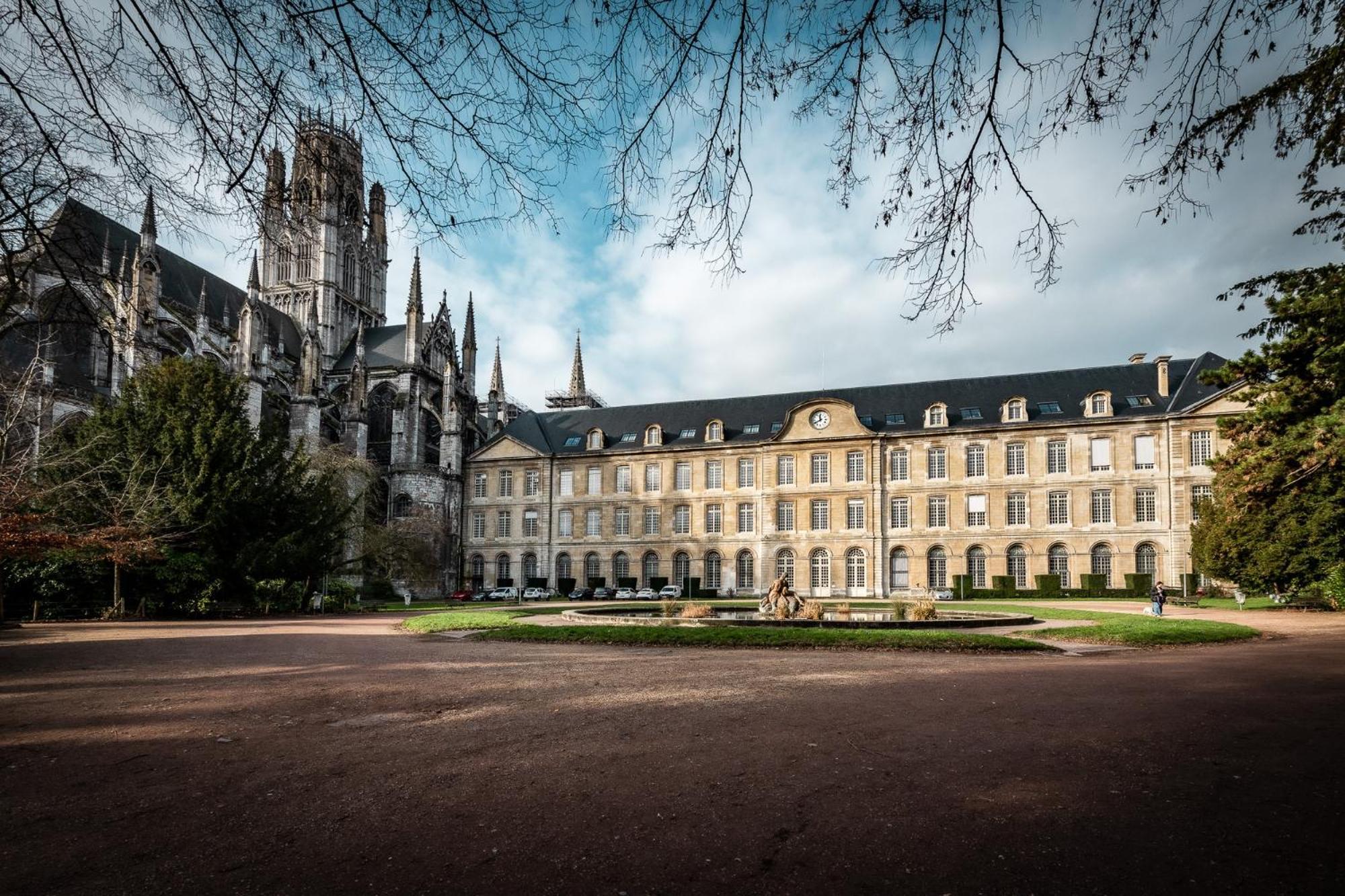 Aux Jardins De L'Hotel De Ville - Appartement Hypercentre Avec Parking Prive Rouen Exterior photo